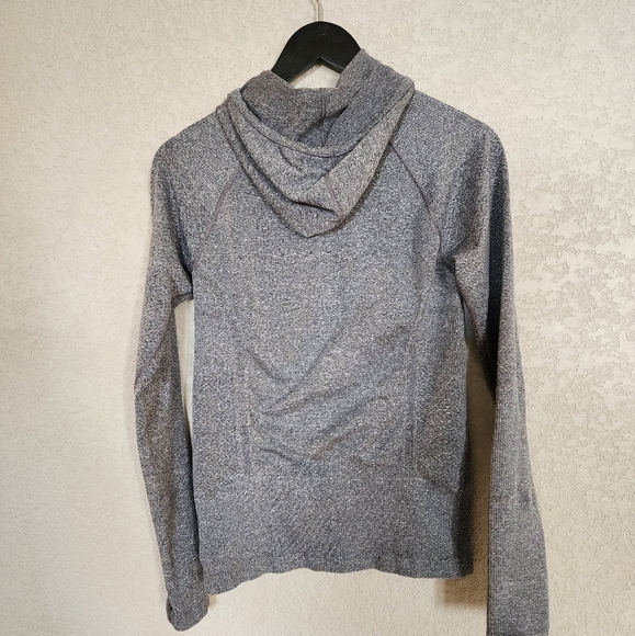 Athleta Long Sleeve Compression Shirt Size Medium - Picture 4 of 5